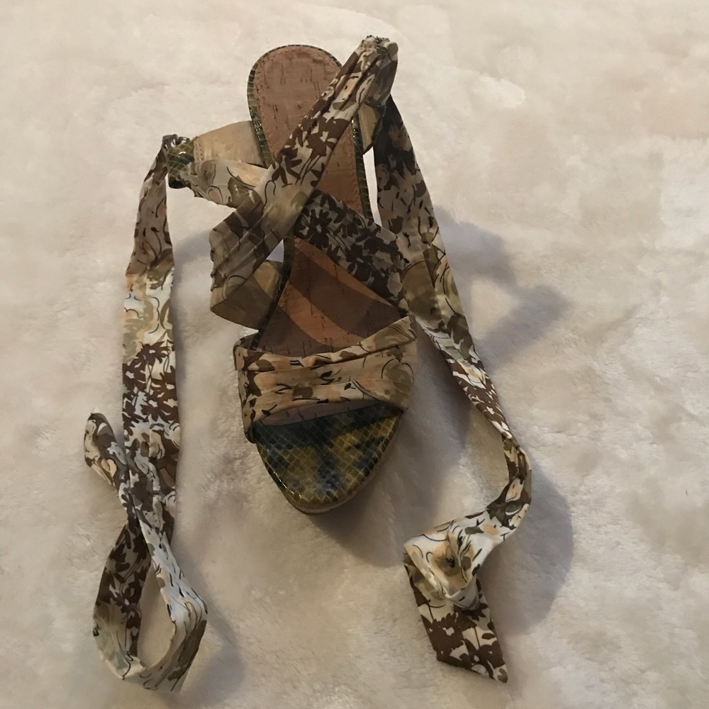 Guess Lace Up Cork Wedge - Picture 5 of 6